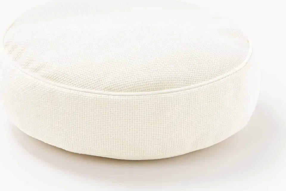 Rundes Bouclé-Dekokissen Aya mit Kederumrandung, Winterweiß aus Textil