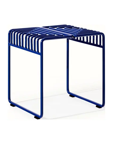 Royalblauer Hocker aus pulverbeschichtetem Metall