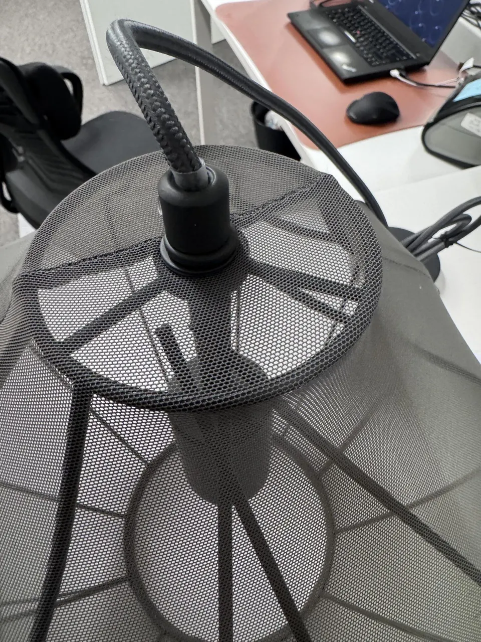 Netzstoff-Pendelleuchte Grau D40cm – Ansicht 2