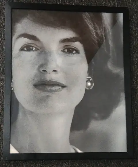 Gerahmtes Wandbild Jackie Kennedy, Schwarz aus Holz