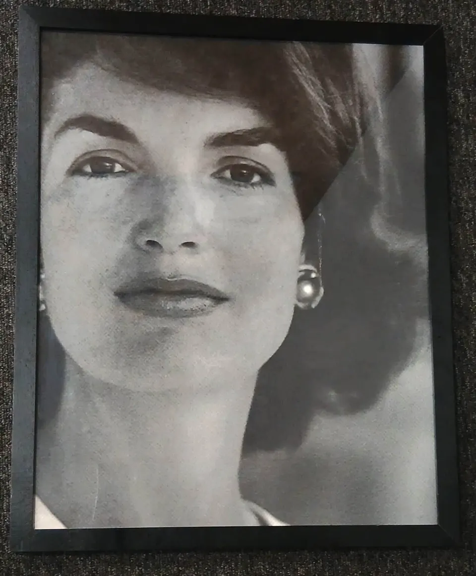 Gerahmtes Wandbild Jackie Kennedy, Schwarz aus Holz