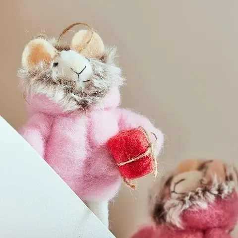 Filzanhänger Maus m. Geschenk, Rot, Rosa aus Filz – Ansicht 2 – Ansicht 2