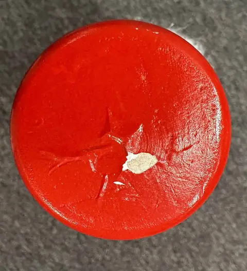 Nussknacker TROMMEL, Rot aus Kiefernholz (lackiert) – Ansicht 2 – Ansicht 2