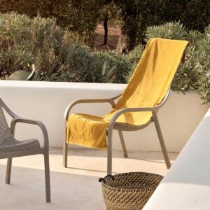 Nardi Strandtuch telo mare Net Lounge in der Farbe Senape – perfektes Badetuch für den Strand und den Pool, aus hochwertigem und strapazierfähigem Material.