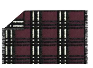 Gemütliches Plaid Badalona in der Größe 120x180 cm, ideal für Wohnräume und als dekoratives Accessoire.