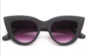 Okkia Sonnen-Lesebrille Claudia OK023BSL +2.50 mit stylischem Design und optimiertem UV-Schutz für angenehmes Lesen im Freien.