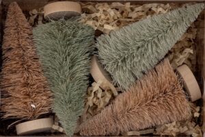 Weihnachtsbäume OYBEK 4 Stück für festliche Dekoration und stimmungsvolle Feiertage.