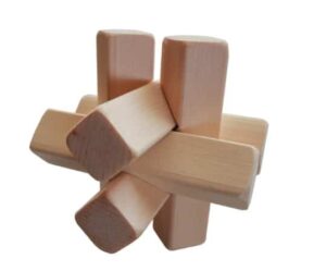 Zauberwürfel ZIRBE aus hochwertigem Holz, ideal für Rätsel- und Geschicklichkeitsspiele, fördert Konzentration und Problemlösungsfähigkeiten.