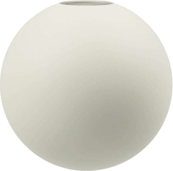 Kleine handgefertigte Kugel-Vase in elegantem Cremeweiß, ideal für florale Arrangements und als stilvolle Dekoration für jeden Raum.