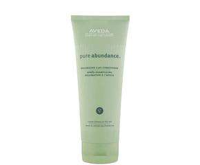 Volumen-Conditioner Pure Abundance für volles, gesundes Haar mit natürlichen Inhaltsstoffen, optimiert für strahlenden Glanz und maximale Fülle.