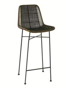 Barstuhl von POMAX aus Rattan, ideal für moderne Innenräume und Außenbereich, stilvolles Design und hohe Sitzqualität.