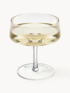 Handgefertigte Champagnerschalen mit Rillenstruktur im Set von 4, elegantes Glas für besondere Anlässe und stilvolles Servieren von Sekt und Champagner.