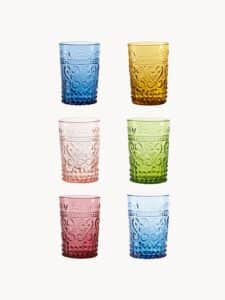 Handgefertigtes buntes Wassergläser-Set mit 6 farbenfrohen Gläsern für stilvolles Servieren von Getränken.