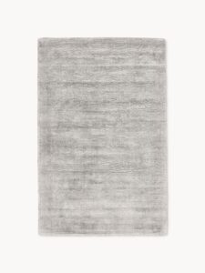 Handgewebter Viskoseteppich Jane B in der Größe 120 cm x 180 cm, ideal für stilvolle Wohnräume und gemütliche Atmosphäre.