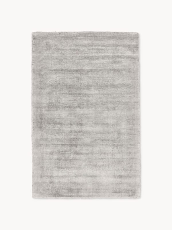 Handgewebter Viskoseteppich Jane B in der Größe 120 cm x 180 cm, ideal für stilvolle Wohnräume und gemütliche Atmosphäre.