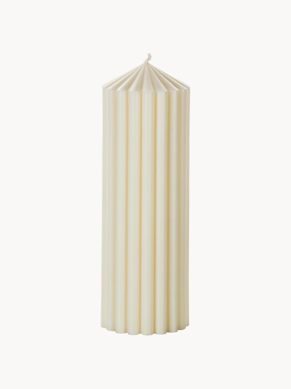 Hochwertige Kerze Melina in elegantem Design, perfekt für stimmungsvolle Beleuchtung und Dekoration in jedem Raum.