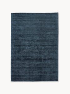 Handgewebter dunkelblauer Viskoseteppich in Größe 230x160 cm hochwertig und elegant