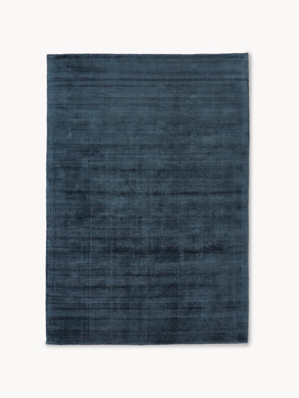 Handgewebter dunkelblauer Viskoseteppich in Größe 230x160 cm hochwertig und elegant