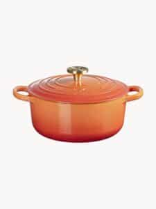 Le Creuset Gusseisen-Bräter Flamme Dorée hochwertiger gusseiserner Bräter in elegantem goldfarbenem Design ideal zum Schmoren und Braten