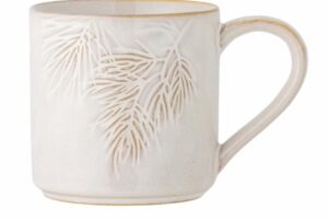 Weihnachtstasse Winter mit festlichem Schneeflocken-Design und warmem Becher für gemütliche Weihnachtsmomente