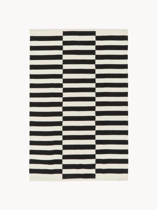 Handgewebter Teppich mit bunten Streifen in den Maßen 120 x 180 cm für moderne Wohnräume