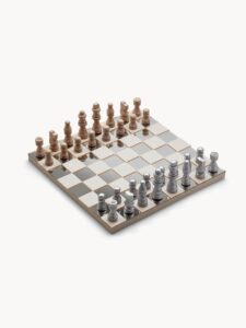 Schachspiel Classic aus Holz mit traditionellem Design und handgefertigten Figuren