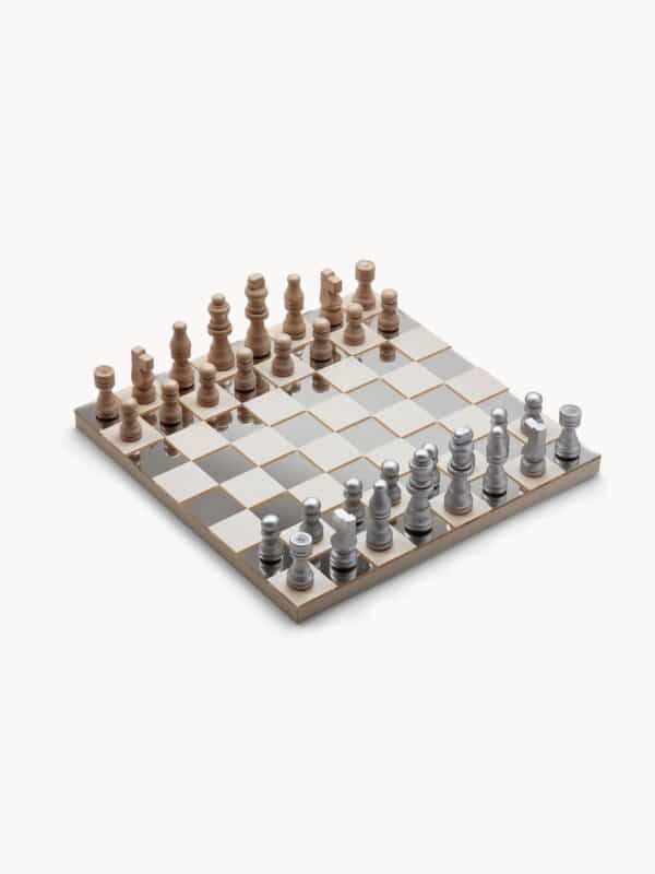 Schachspiel Classic aus Holz mit traditionellem Design und handgefertigten Figuren