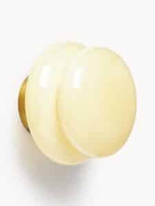 Moderne Leuchte aus hochwertigem Opalglas für sanfte und gleichmäßige Lichtverteilung