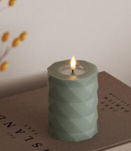 Square LED Blockkerze in Salbeigrün, 7,5 x 10 cm, langlebige dekorative LED-Kerze für stimmungsvolle Beleuchtung