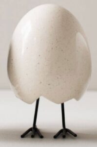 Oster-Dekoration Ei beige aus Keramik für Frühlings- und Osterdeko