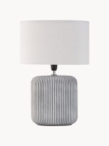 Gestreifte ovale Keramik-Tischlampe Pure Shine in modernem Design mit weiß-blauen Streifen und elegantem Lampenschirm