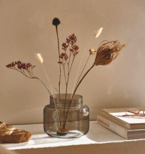 Vase LASSE Rauchig H14 aus Glas in rauchiger Optik, moderne Blumenvase für Wohnungsdekoration