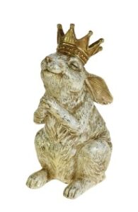 Hase mit goldener Krone sitzend auf grüner Wiese niedliches Hasenmotiv für Kinderzimmerdekoration