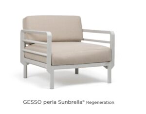 Nardi Maximo Armlehnsessel in Gesso Farbe mit modernem Design und komfortabler Armlehne