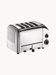 Klassischer Toaster mit 4 Schlitzen für gleichmäßiges Rösten von Brot und Brötchen in elegantem Design