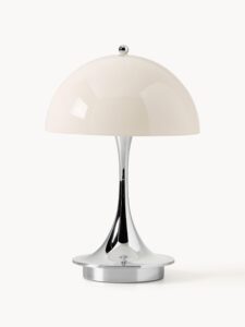 Mobile dimmbare LED-Tischlampe Panthella 160 in modernem Design von Verner Panton mit elegantem, rundem Lampenschirm und warmweißem Licht