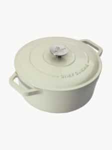 Schwerer Gusseisen-Bräter mit passendem Deckel ideal zum langsamen Schmoren und Braten