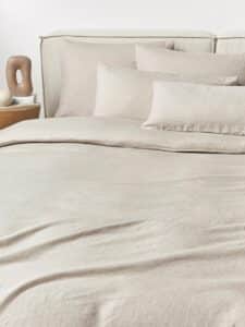 Leinen-Bettwäsche 5-teilig in den Maßen 240 x 220 cm, 80 x 80 cm und 40 x 80 cm, hochwertig und atmungsaktiv