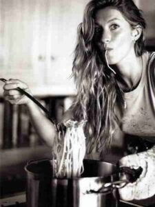 Gerahmtes Bild Gisele modernes Wandbild mit elegantem Porträt in stilvollem Rahmen