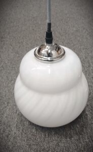 Hängeleuchte Milky moderne Pendelleuchte mit milchfarbenem Lampenschirm und elegantem Design für stimmungsvolle Beleuchtung