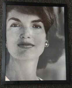Gerahmtes Wandbild von Jackie Kennedy in stilvollem Rahmen für elegante Wanddekoration