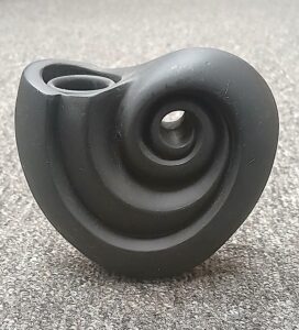 Kerzenschnecke Schwarz aus Metall elegant dekorative Kerzenhalter spiralförmig